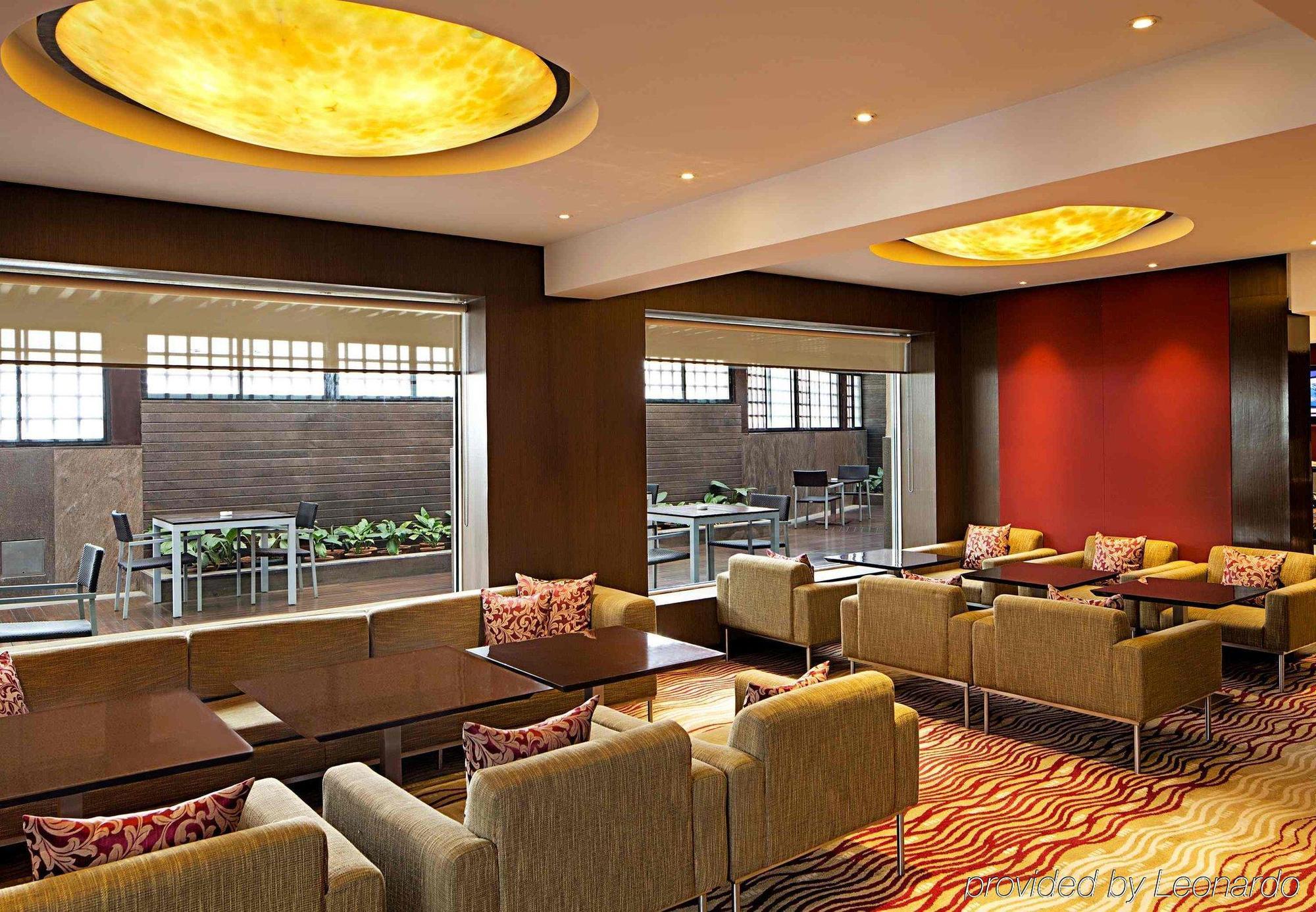 Courtyard By Marriott Mumbai International Airport Hotel Exterior foto